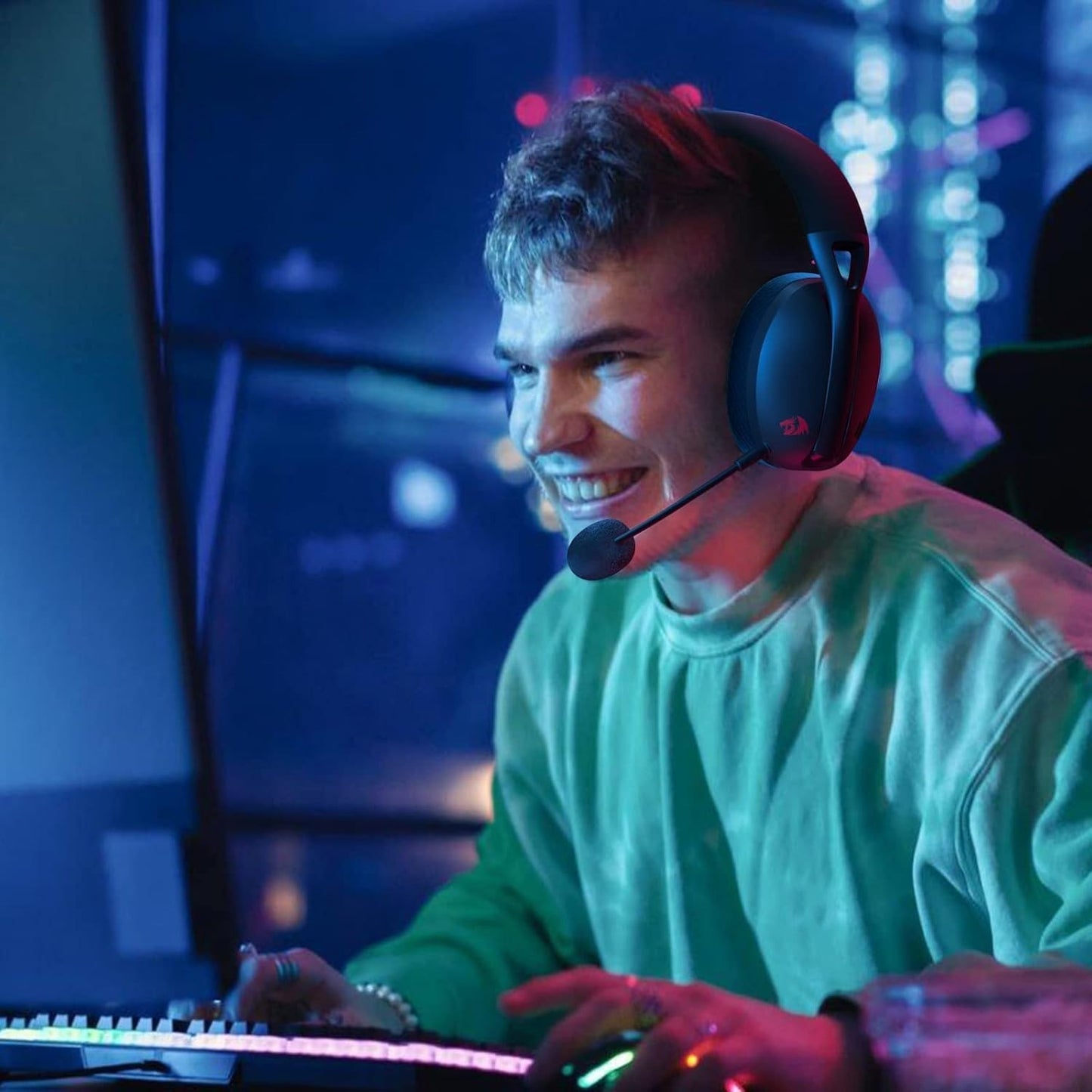 Redragon H848 Wireless Gaming Headset – 2.4 GHz & Bluetooth, 7.1, 40 mm, 178 g